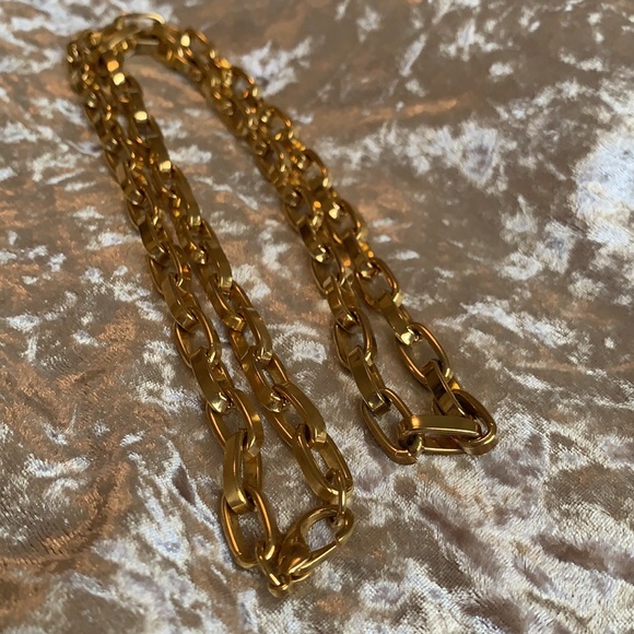 Gorgeous Gold chain link long chain - Picture 2 of 9
